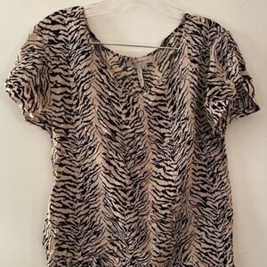 Cream & Black Tiger Print Short sleeve blouse size Medium by BCBG Generation